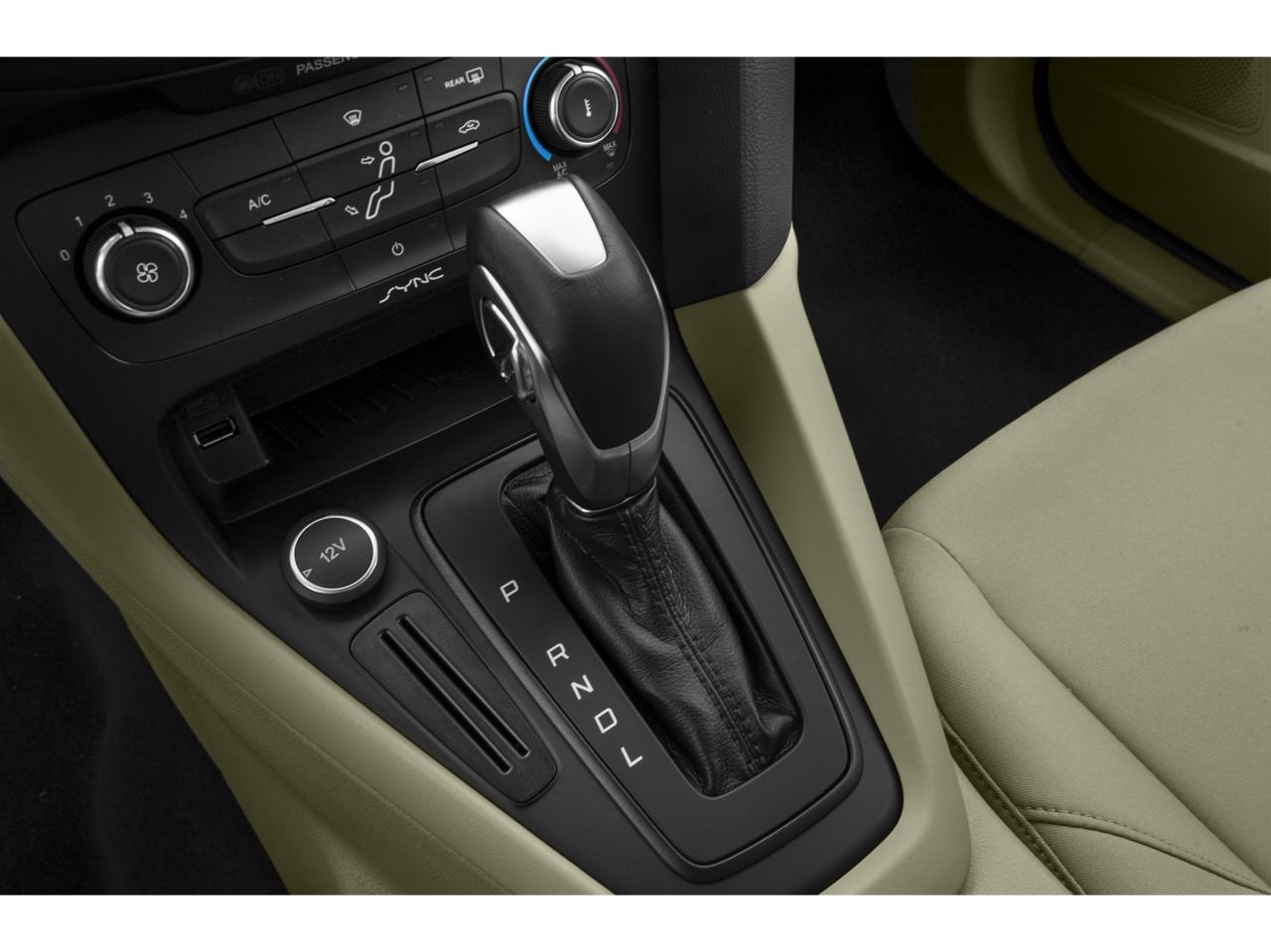 2015 Ford Focus Sedan 4dr Sdn SE