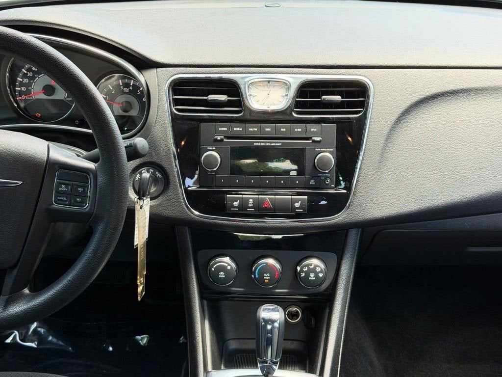 2013 Chrysler 200 LX