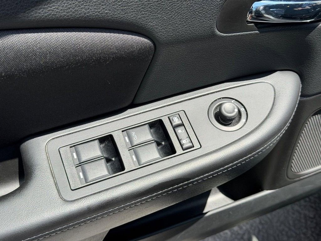 2013 Chrysler 200 LX