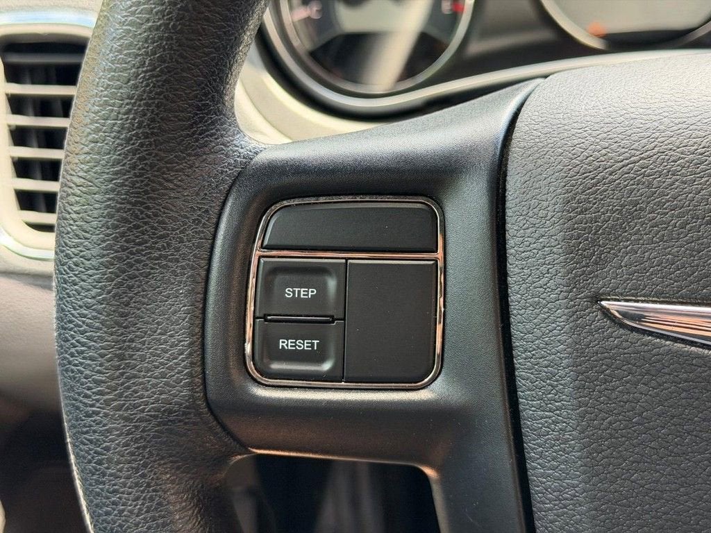 2013 Chrysler 200 LX