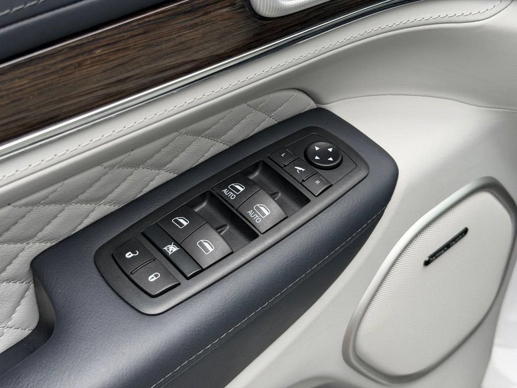 2020 Jeep Grand Cherokee Summit
