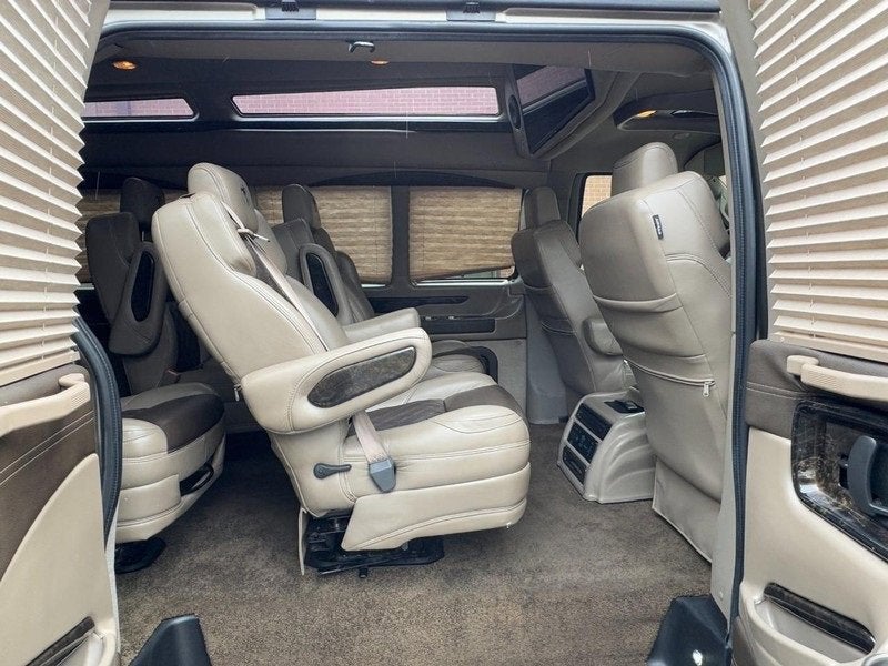 2021 Chevrolet Express Passenger 3500 1LS