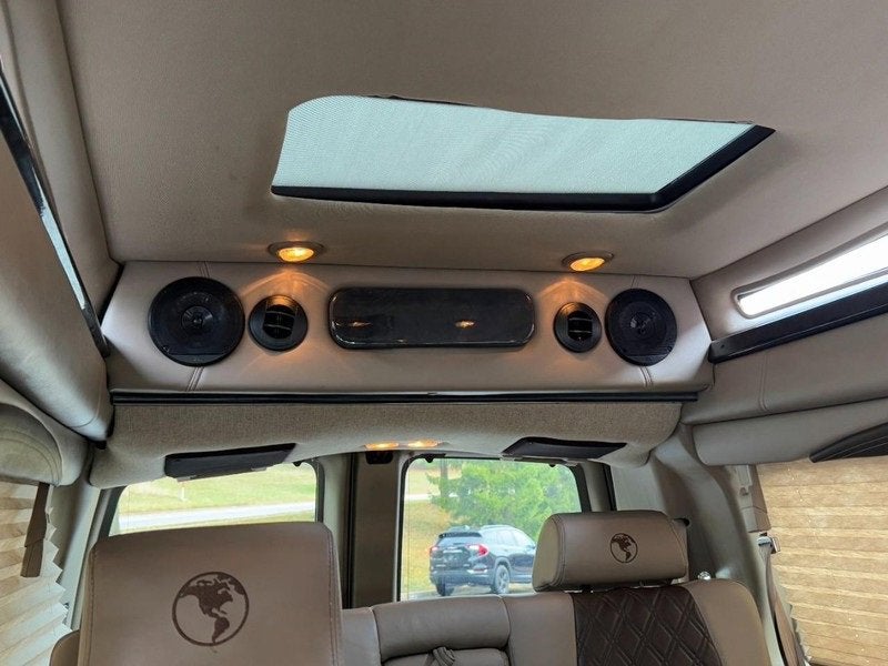 2021 Chevrolet Express Passenger 3500 1LS