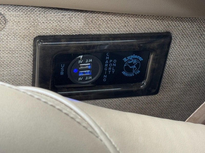 2021 Chevrolet Express Passenger 3500 1LS