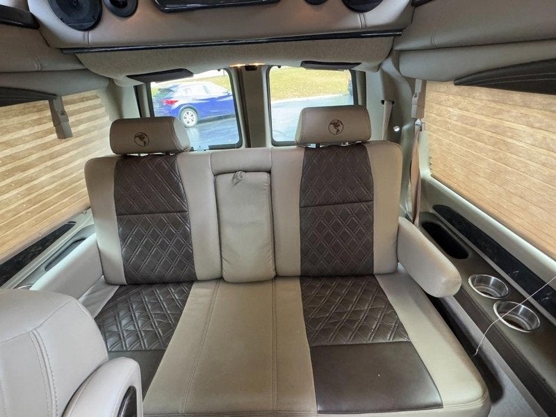 2021 Chevrolet Express Passenger 3500 1LS