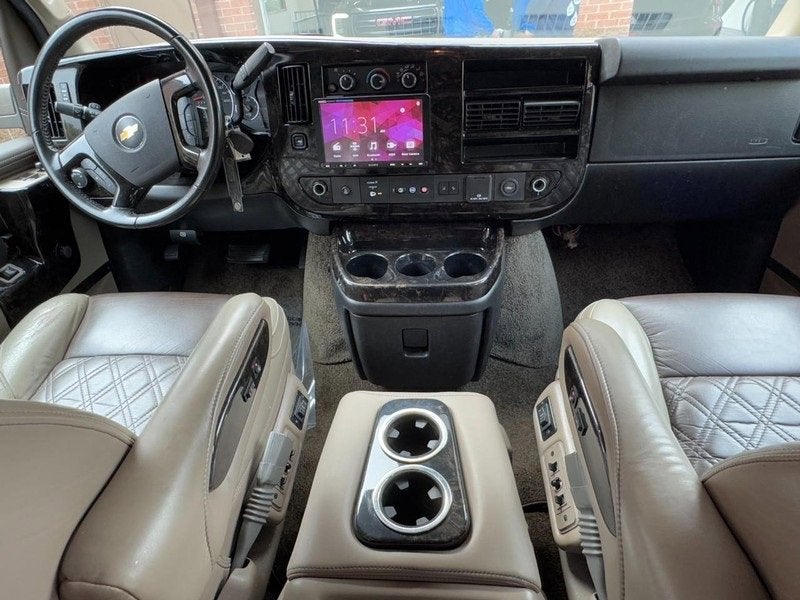 2021 Chevrolet Express Passenger 3500 1LS