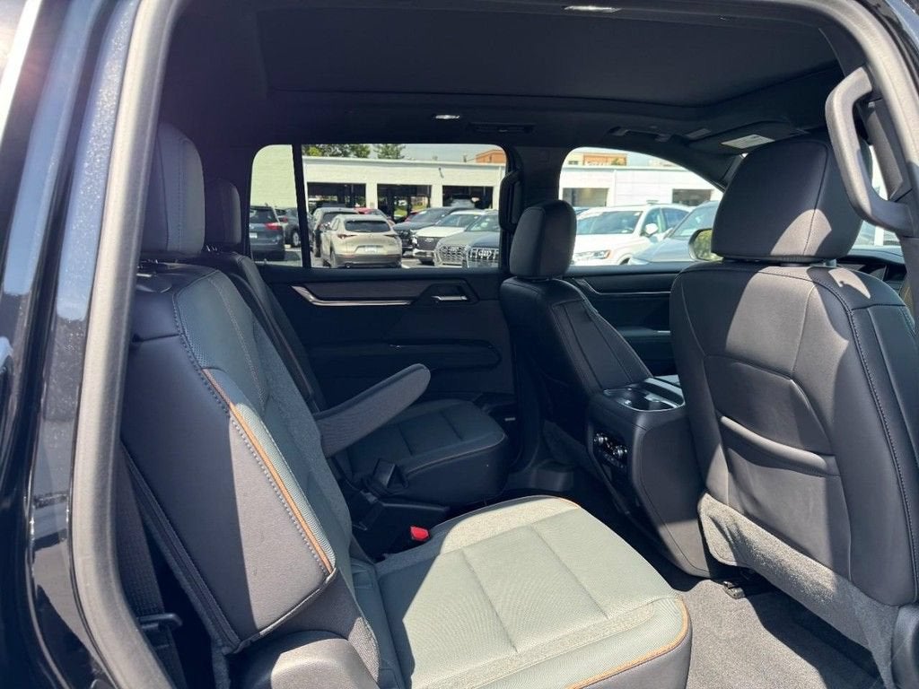 2025 GMC Acadia AT4
