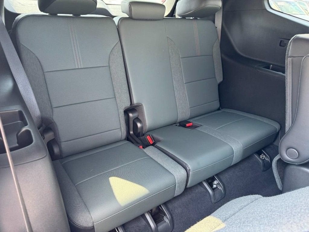 2025 GMC Acadia AT4