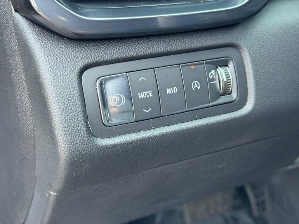 2025 GMC Acadia AT4