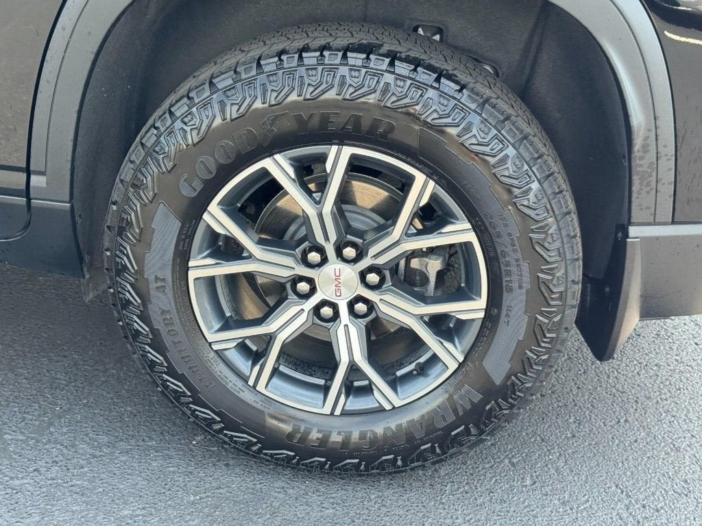 2025 GMC Acadia AT4
