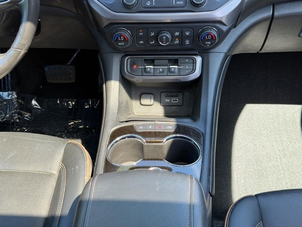 2022 GMC Acadia AT4