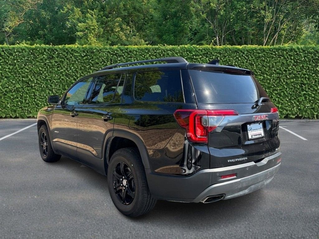 2022 GMC Acadia AT4