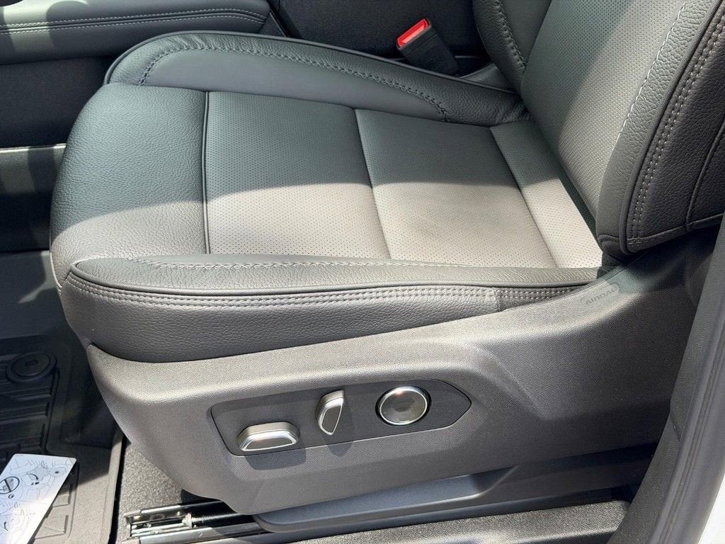 2026 GMC Yukon XL Denali - Photo 18