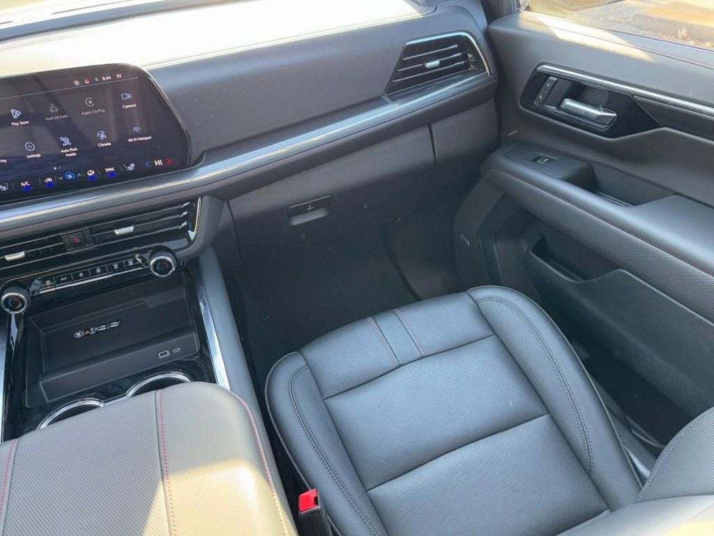 2025 Chevrolet Suburban RST