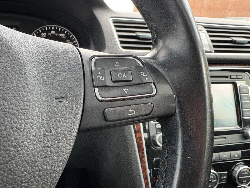 2013 Volkswagen Passat SEL