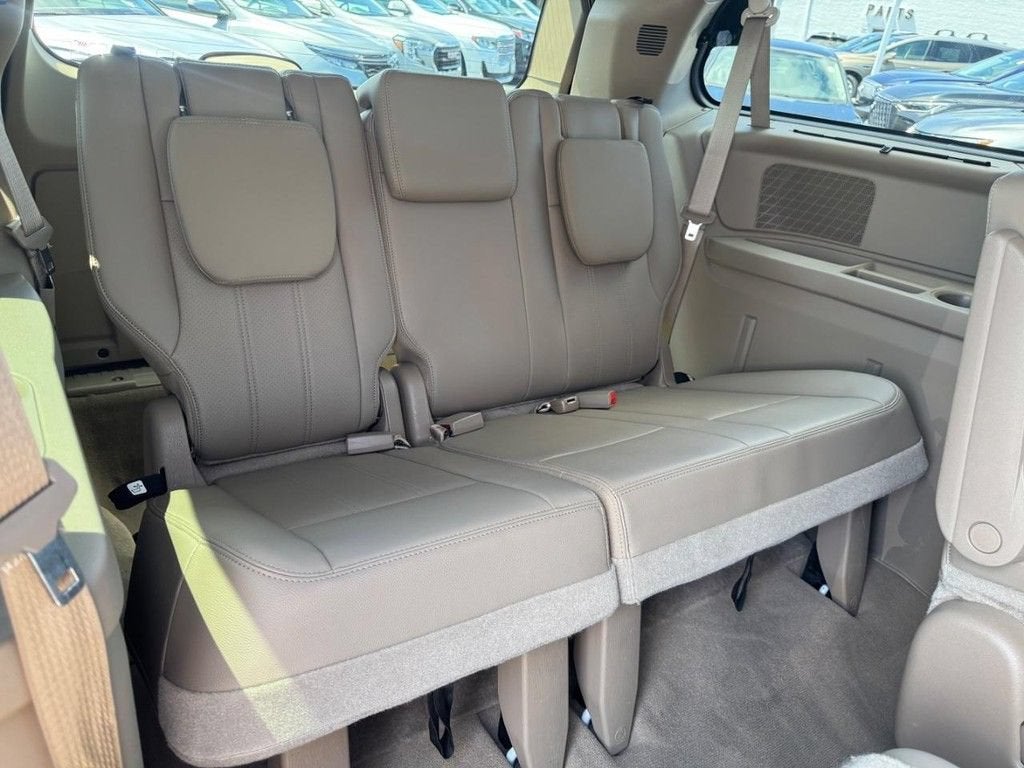 2015 Chrysler Town & Country Touring-L