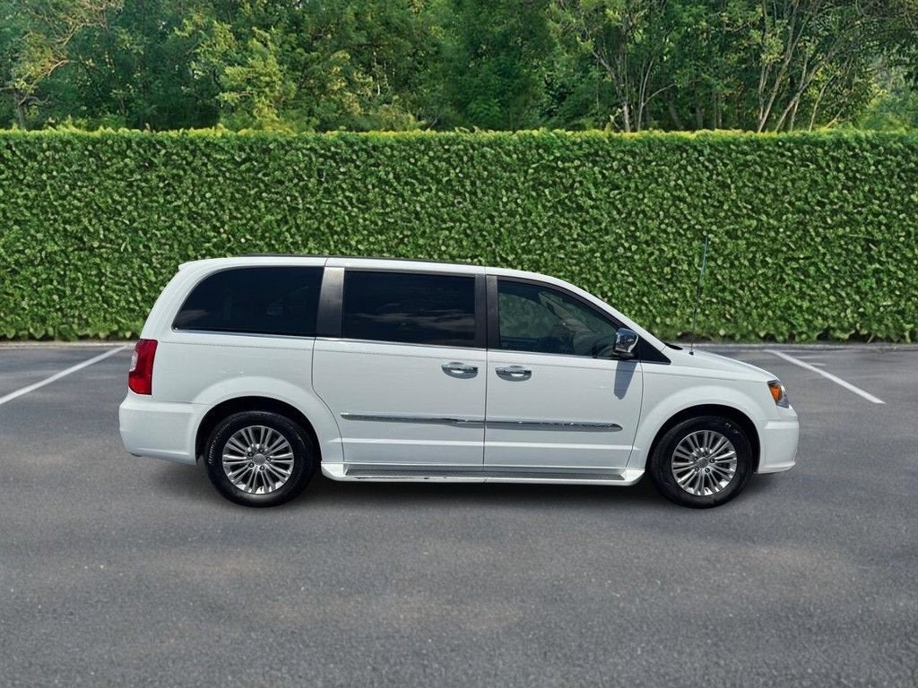 2015 Chrysler Town & Country Touring-L