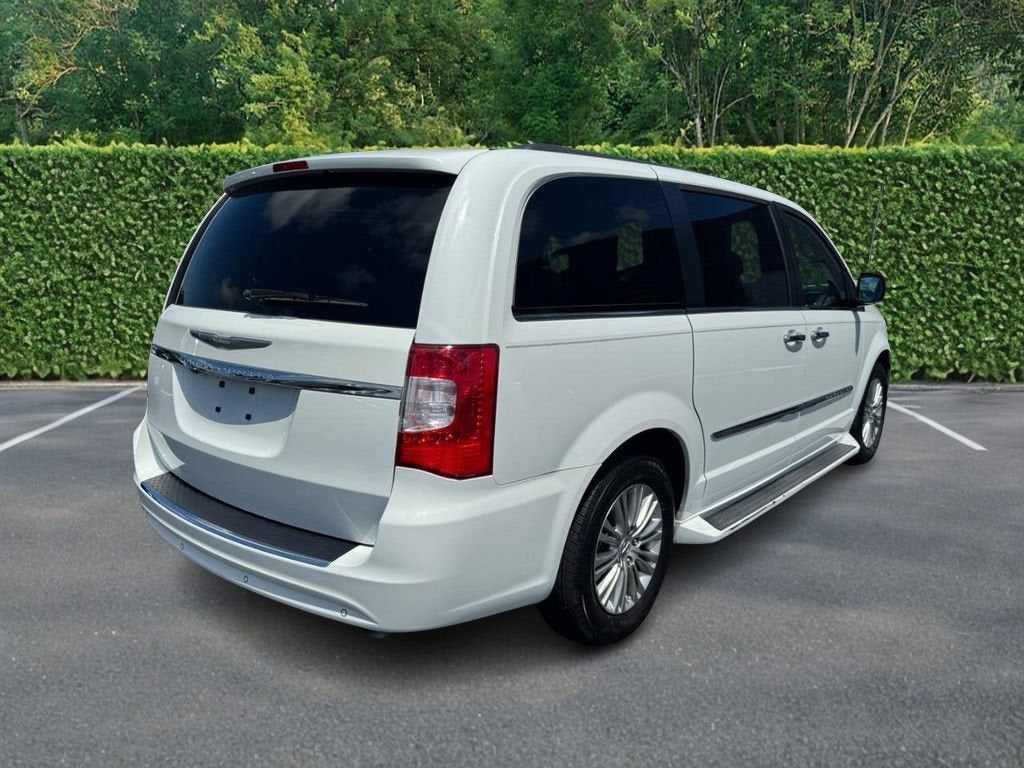2015 Chrysler Town & Country Touring-L