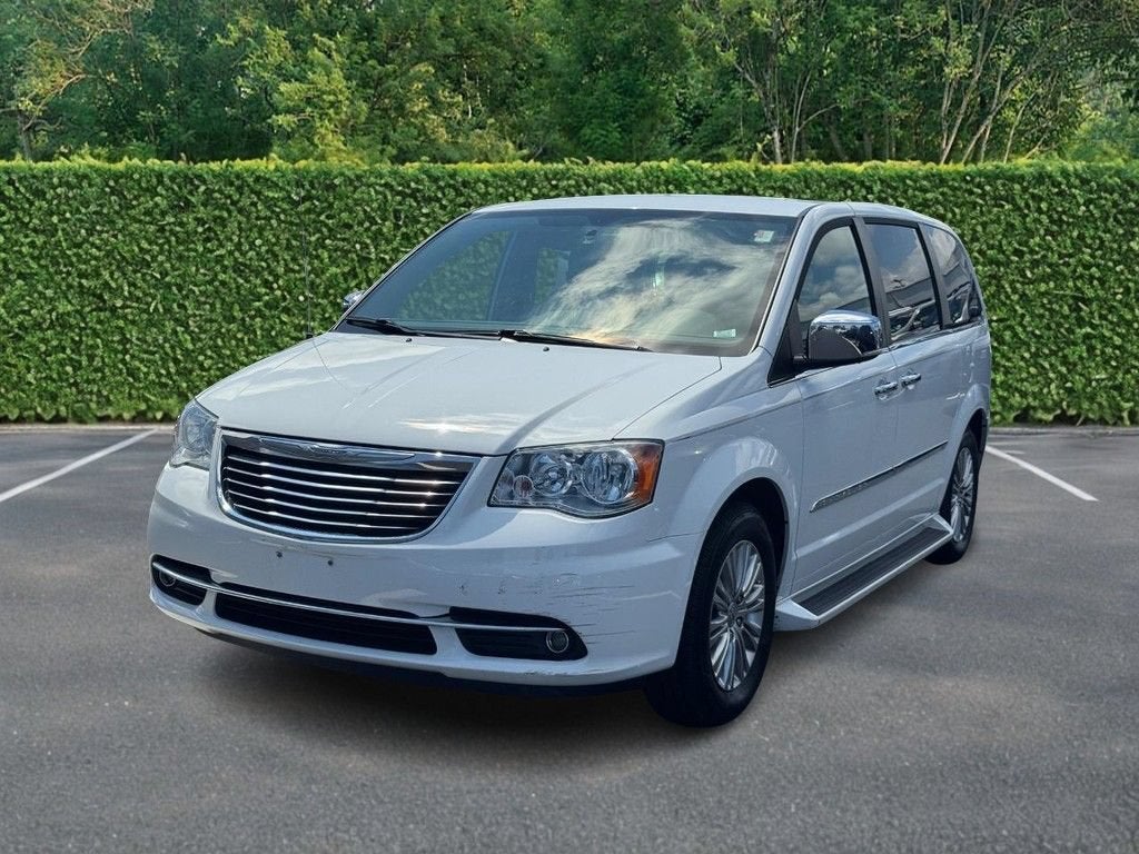 2015 Chrysler Town & Country Touring-L