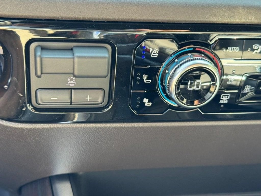 2026 GMC Sierra 1500 SLT - Photo 15