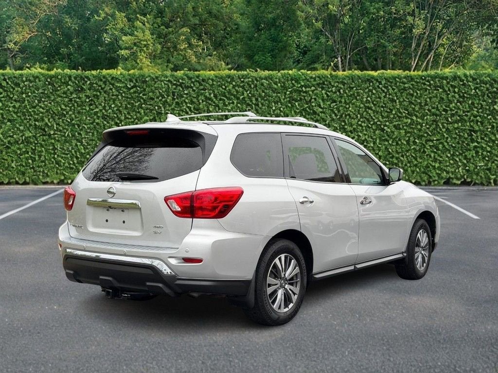 2020 Nissan Pathfinder SV