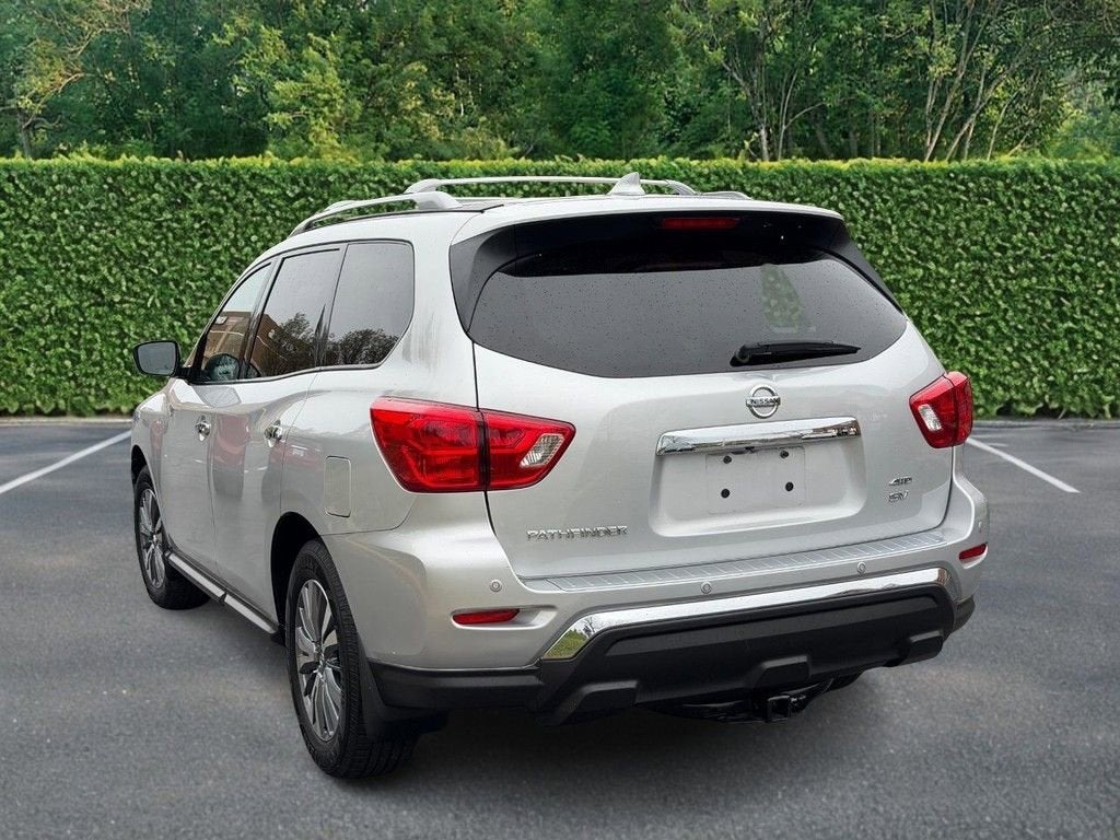 2020 Nissan Pathfinder SV