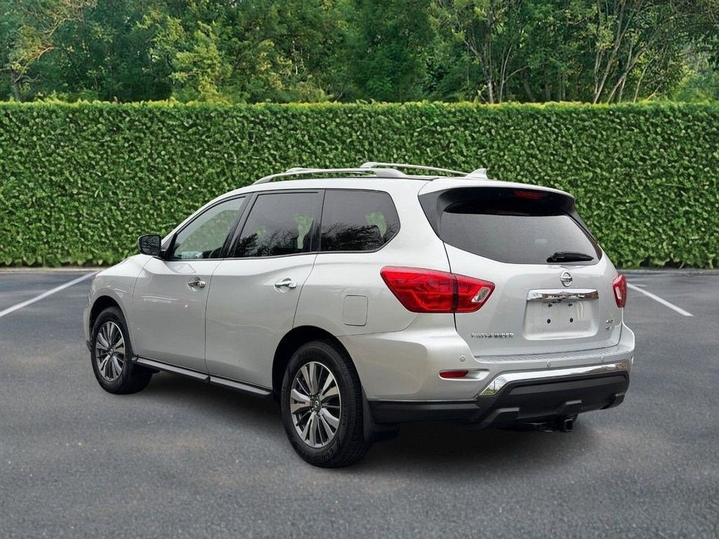 2020 Nissan Pathfinder SV