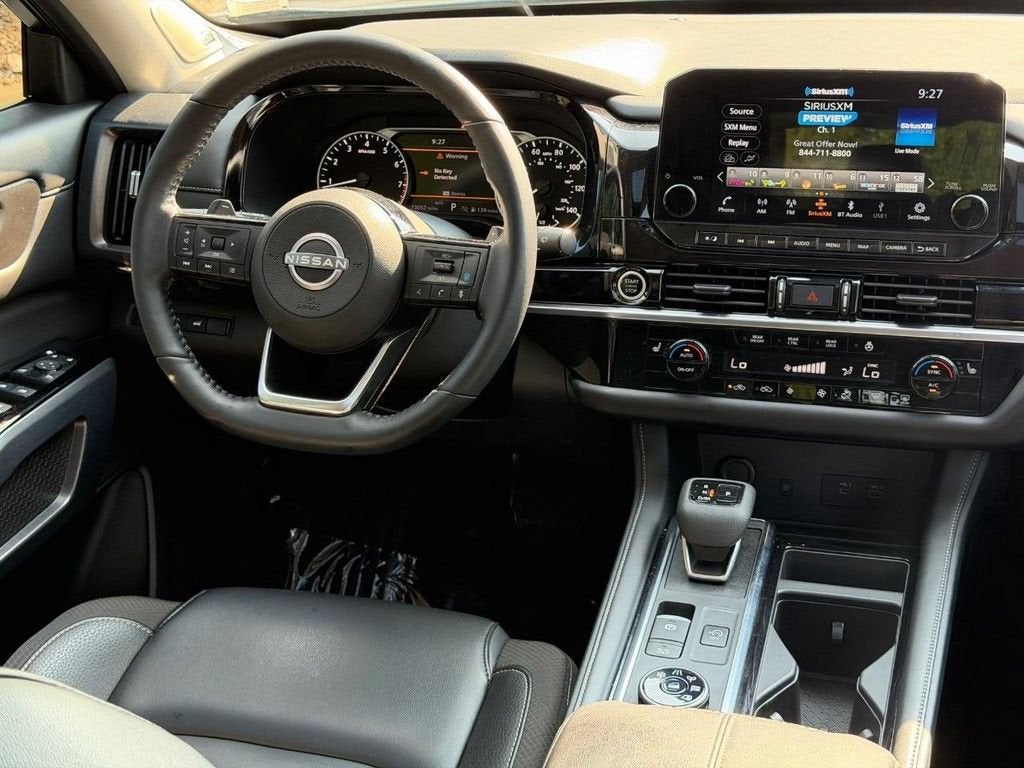 2023 Nissan Pathfinder SL