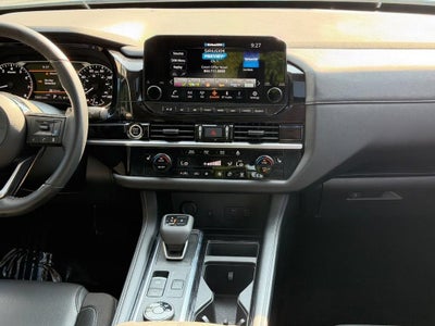 2023 Nissan Pathfinder SL