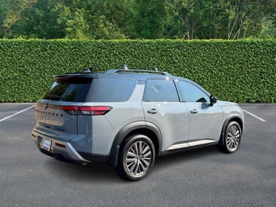 2023 Nissan Pathfinder SL