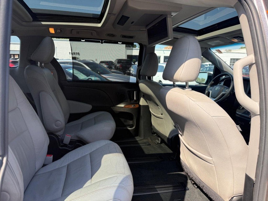 2017 Toyota Sienna XLE