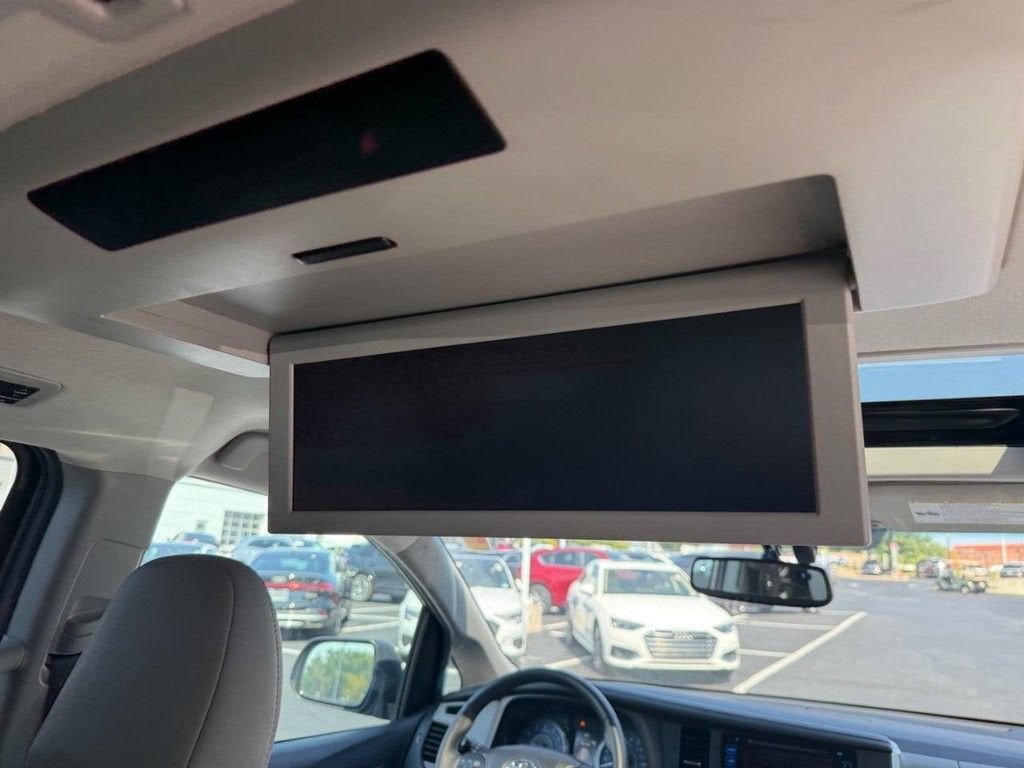 2017 Toyota Sienna XLE