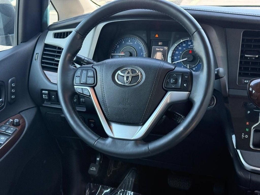 2017 Toyota Sienna XLE