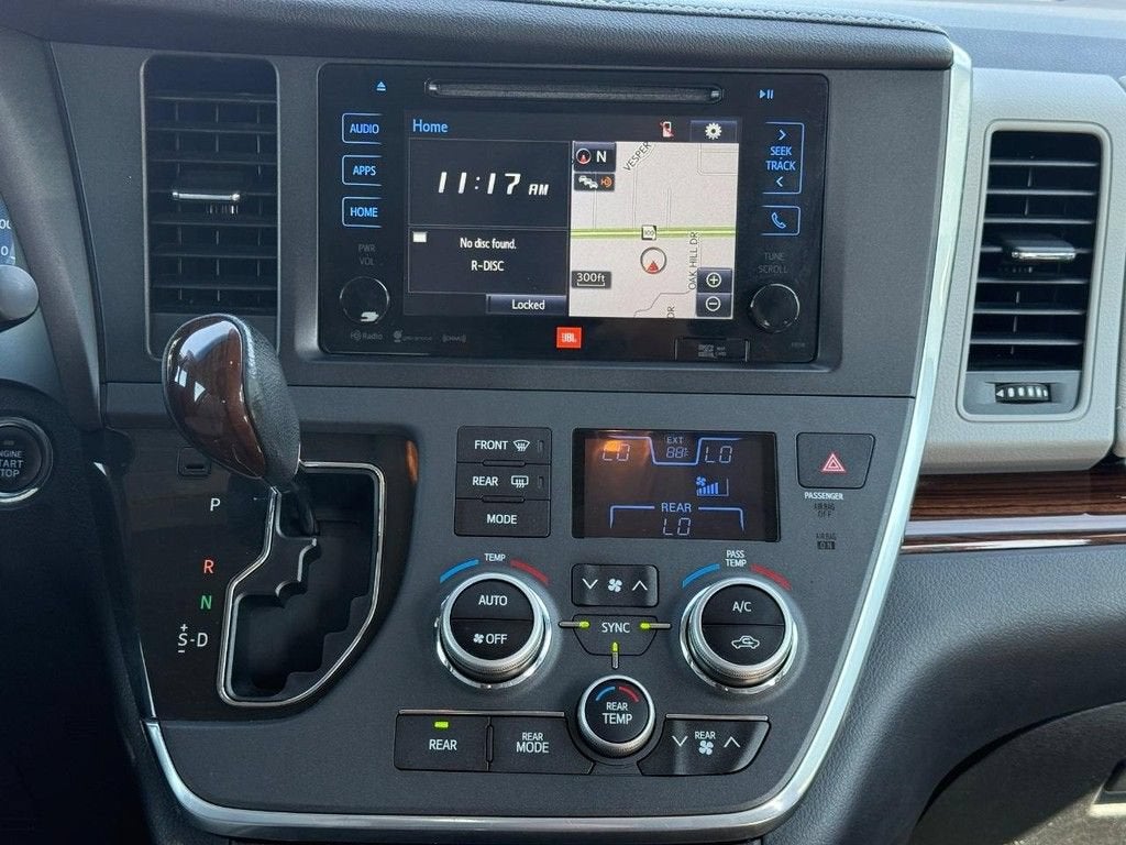 2017 Toyota Sienna XLE