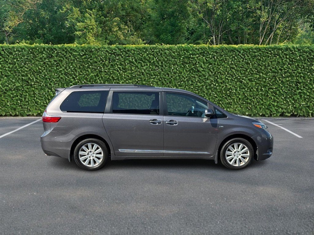2017 Toyota Sienna XLE
