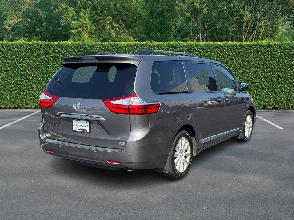 2017 Toyota Sienna XLE