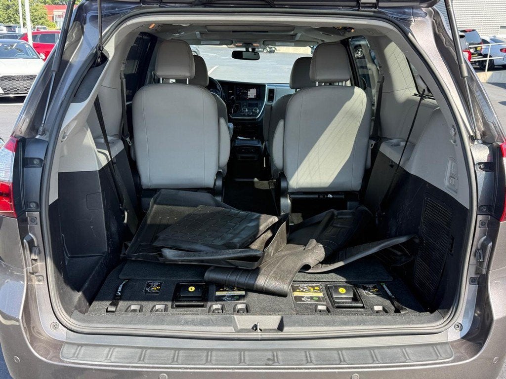 2017 Toyota Sienna XLE