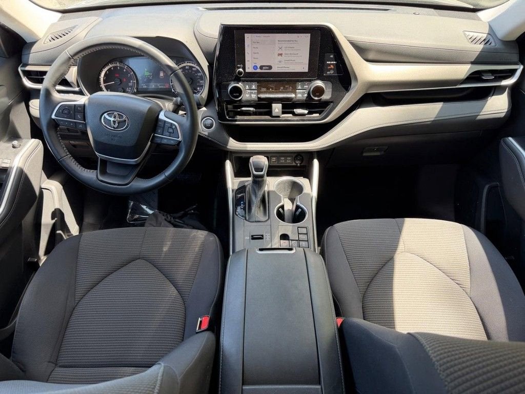 2024 Toyota Highlander LE