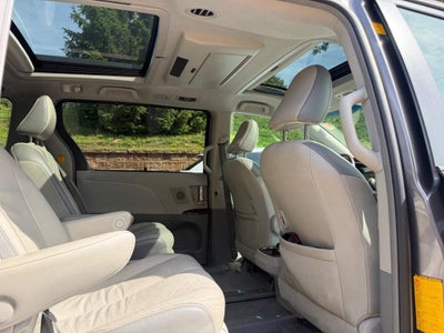 2011 Toyota Sienna XLE AAS