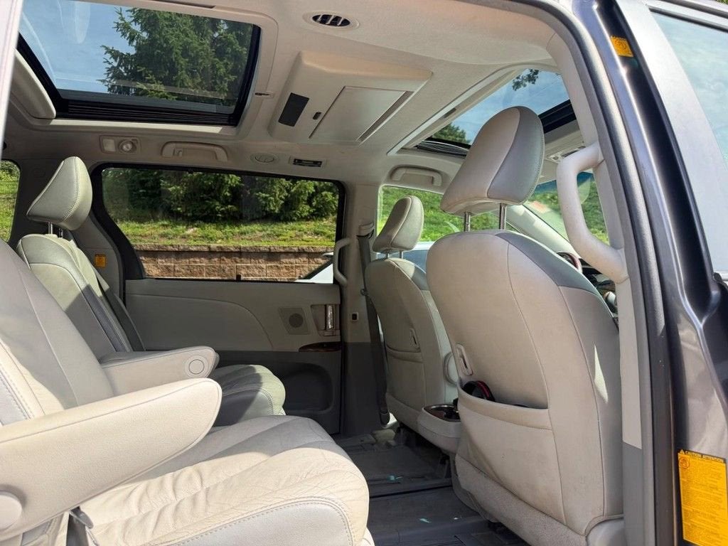 2011 Toyota Sienna XLE AAS