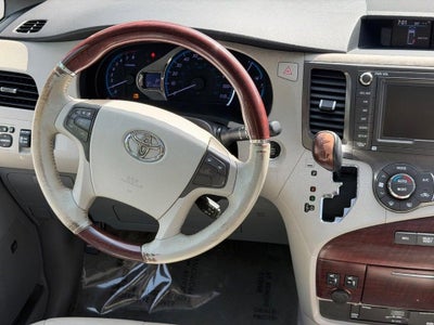 2011 Toyota Sienna XLE AAS