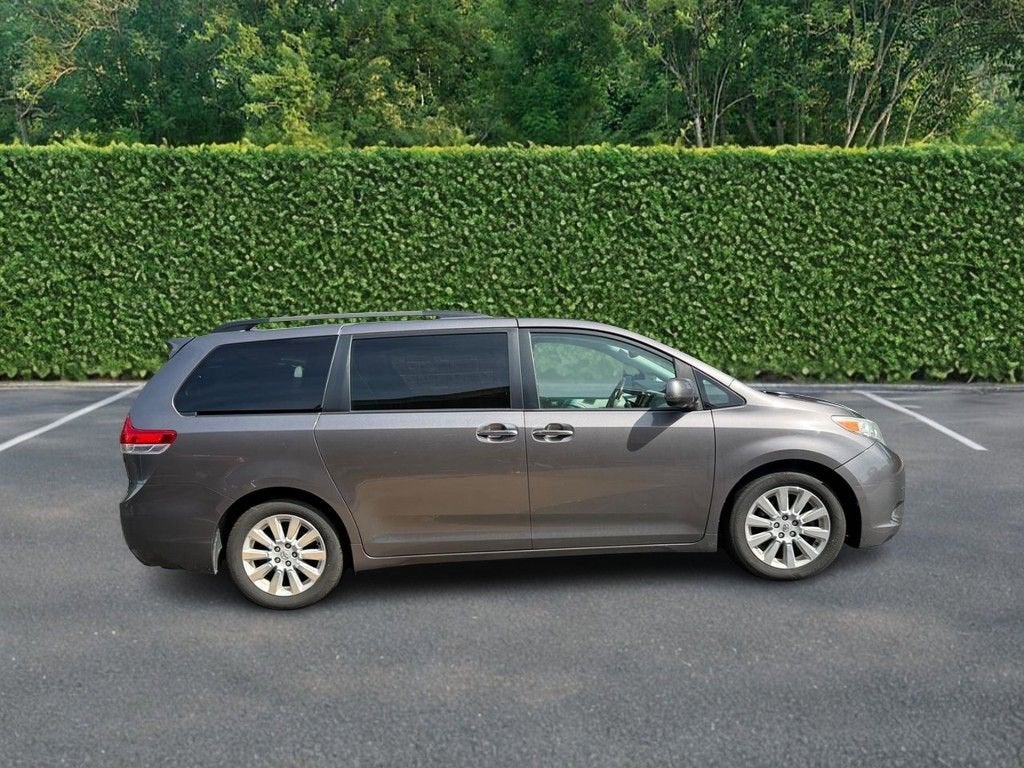 2011 Toyota Sienna XLE AAS