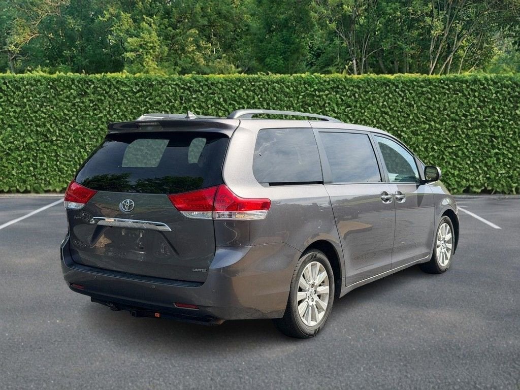 2011 Toyota Sienna XLE AAS
