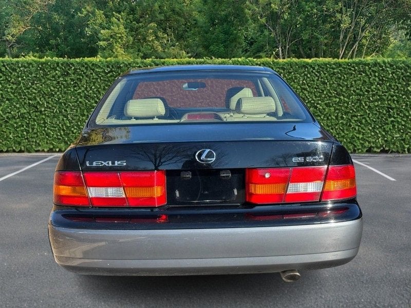 1998 Lexus ES 300 Luxury Sport Sdn 4DR SDN AT