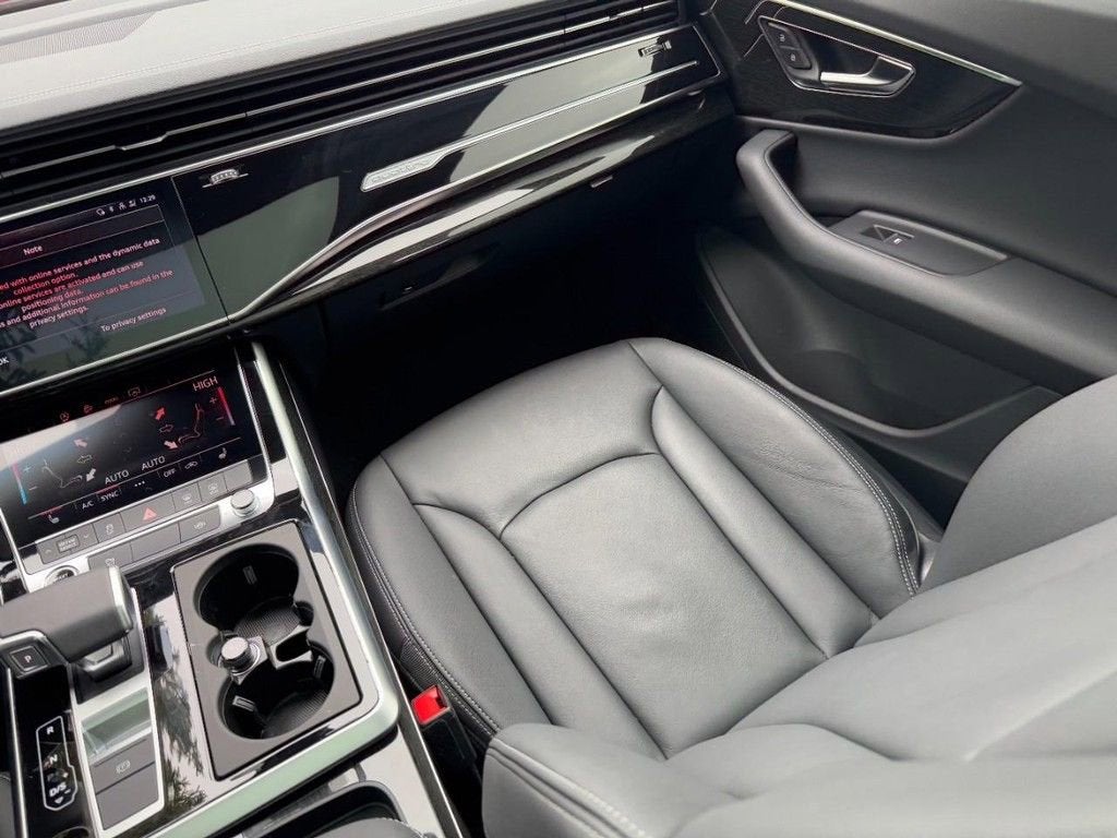 2025 Audi Q7 Premium