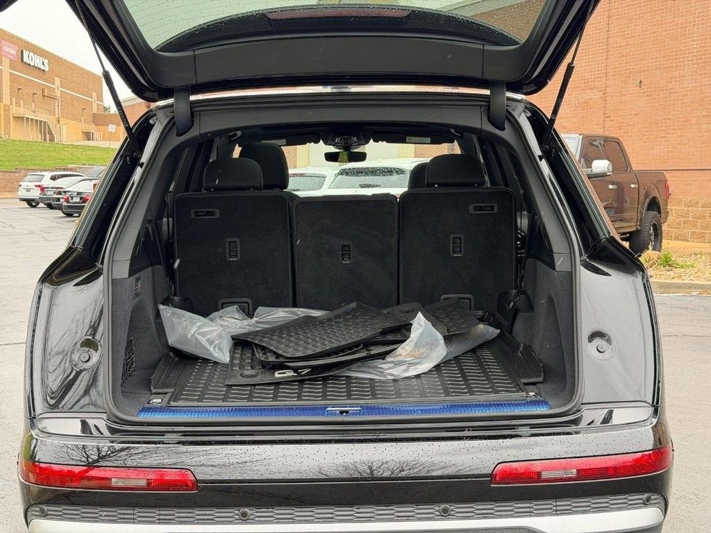 2025 Audi Q7 Premium