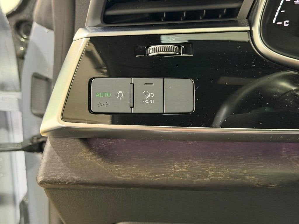 2022 Audi Q8 Premium Plus