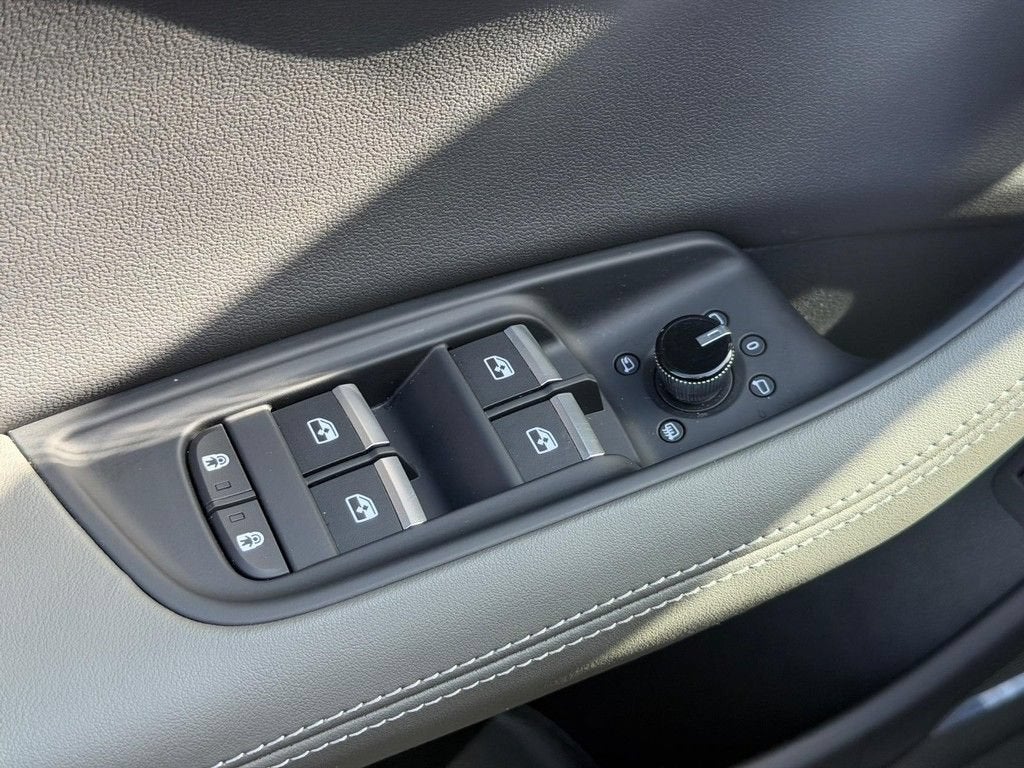 2025 Audi Q8 Premium Plus