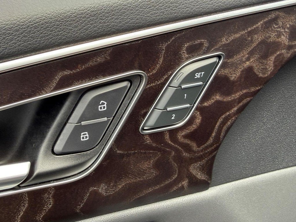 2023 Audi Q8 Premium Plus