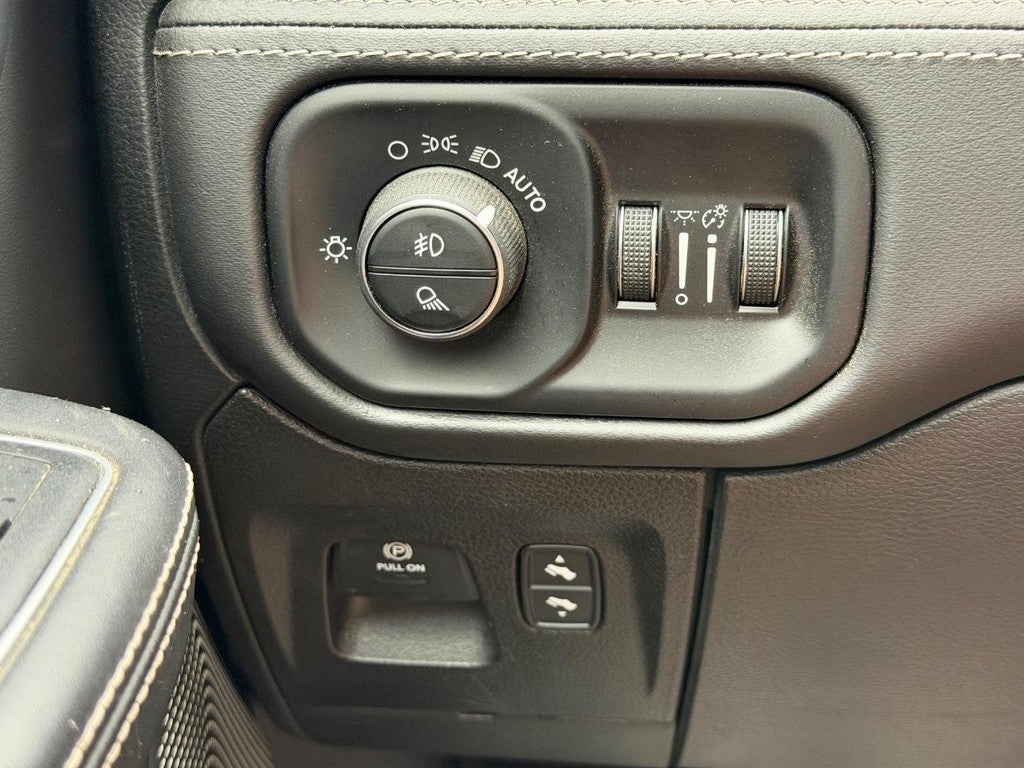 2020 RAM 1500 Limited 4x4 Crew Cab 5'7" Box